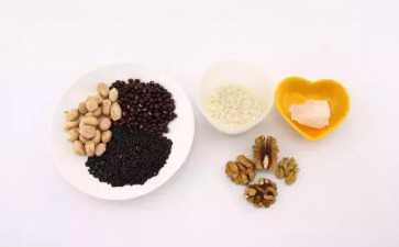 《触碰的双手》:父亲亲手杀死儿子，纳粹集中营里的爱情，太虐心