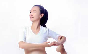 万宁民警帮助俄罗斯游客排忧解难