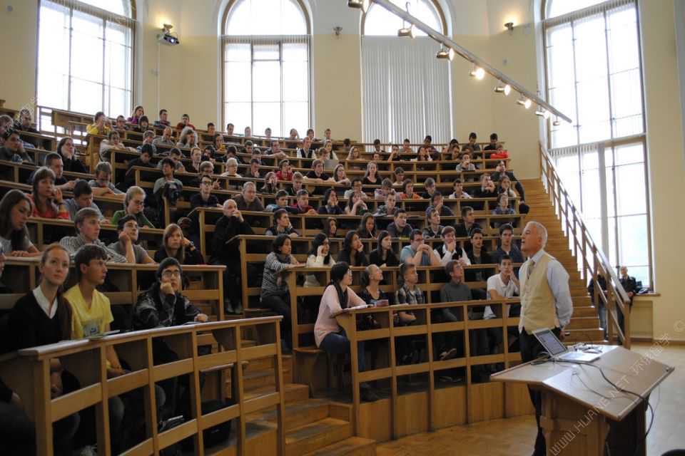 为什么我们会有“优待”外国人的印象？