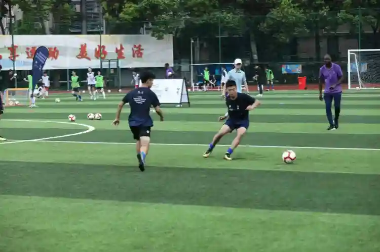 一边踢球，一边就读世界名校？澳大利亚伍伦贡大学携手“豪门”热刺力推“足球留学”项目，有兴趣吗？