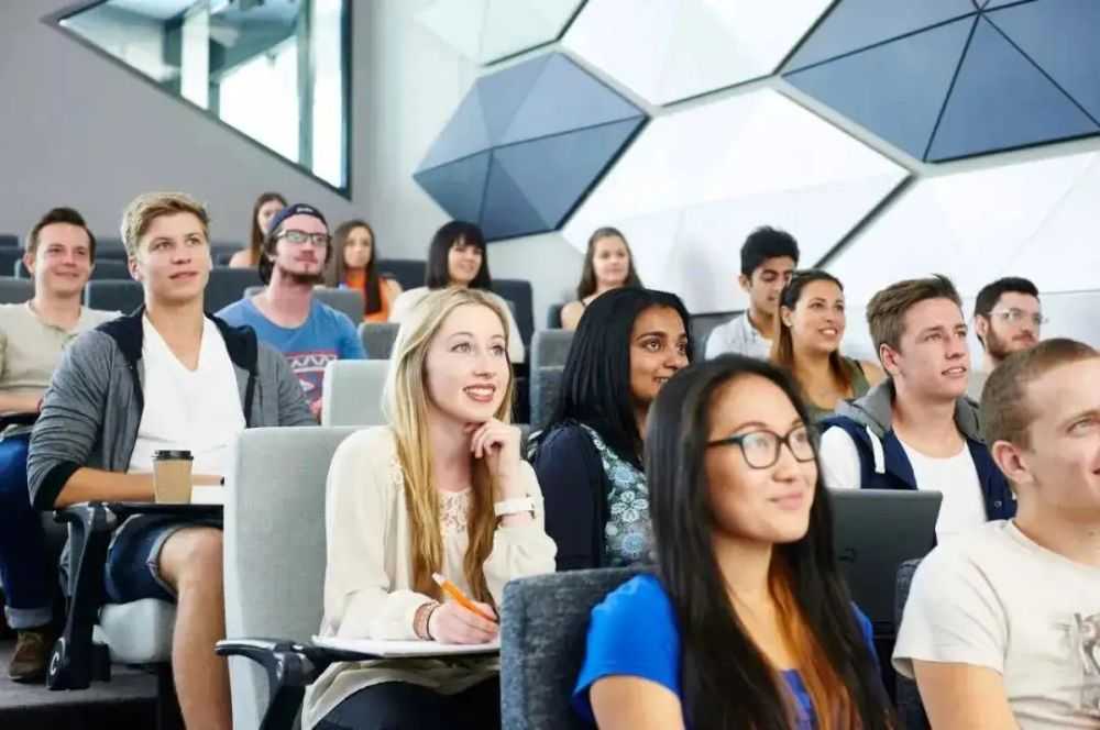 非法在泰带团！俄罗斯26岁黑导在普吉被捕！ (2)