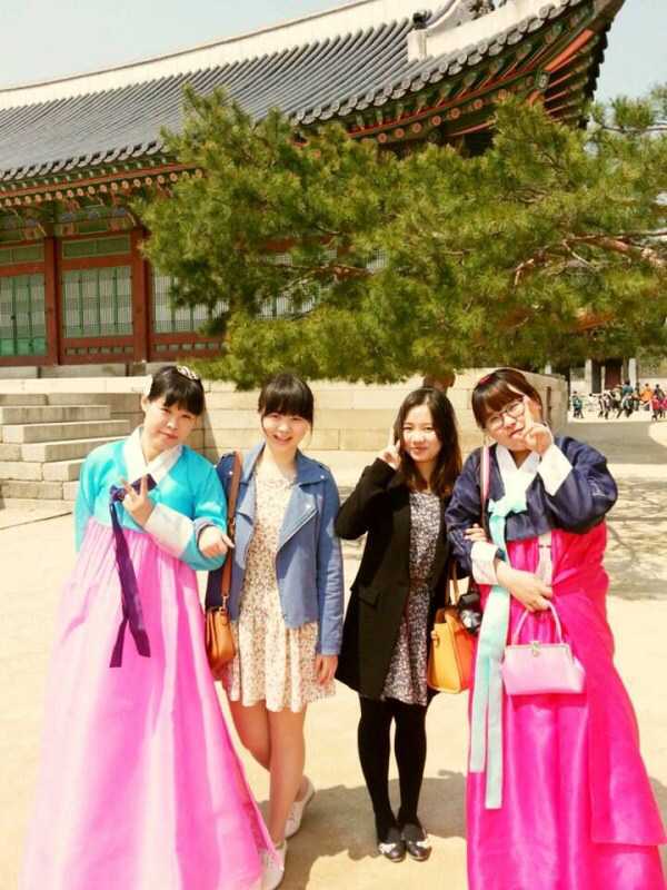 去俄罗斯旅游，给当地美女200元人民币，就能成为你的俄罗斯导游