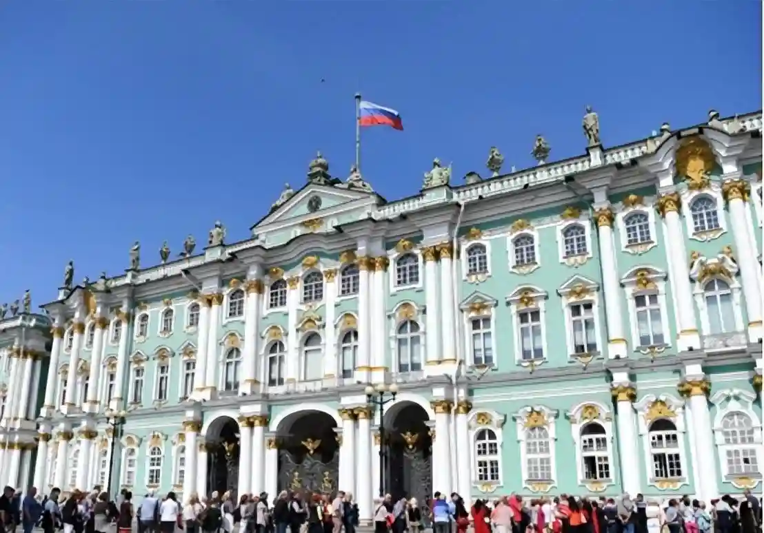 去俄罗斯旅游，给当地美女200元人民币，就能成为你的俄罗斯导游