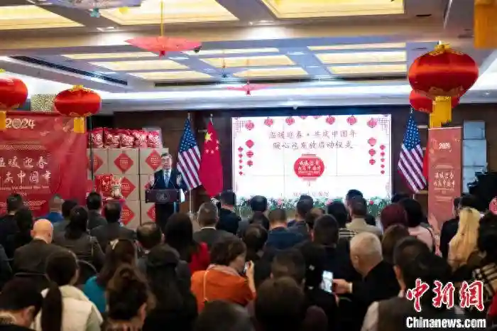 美东侨胞和留学生收获暖心包春节祝福