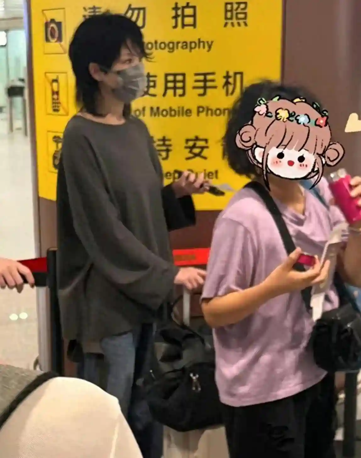 王菲送李嫣出国留学，18岁的李嫣已被伦敦大学录取。