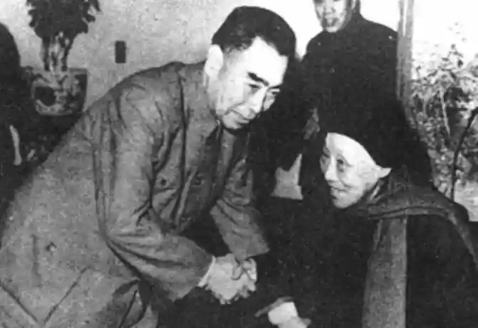 何香凝临终前提出不火化，遗体与廖仲恺合葬，周总理当即表示同意