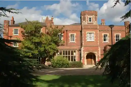 申请伦敦大学圣乔治学院需要哪些条件？