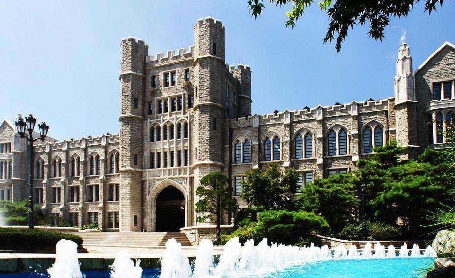 首趟乌克兰撤侨航班已从罗马尼亚起飞！留学生：机舱内插满五星红旗