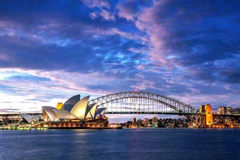 热评国际丨乘风破浪还是破产？英国大学2020届学生还能毕业吗？