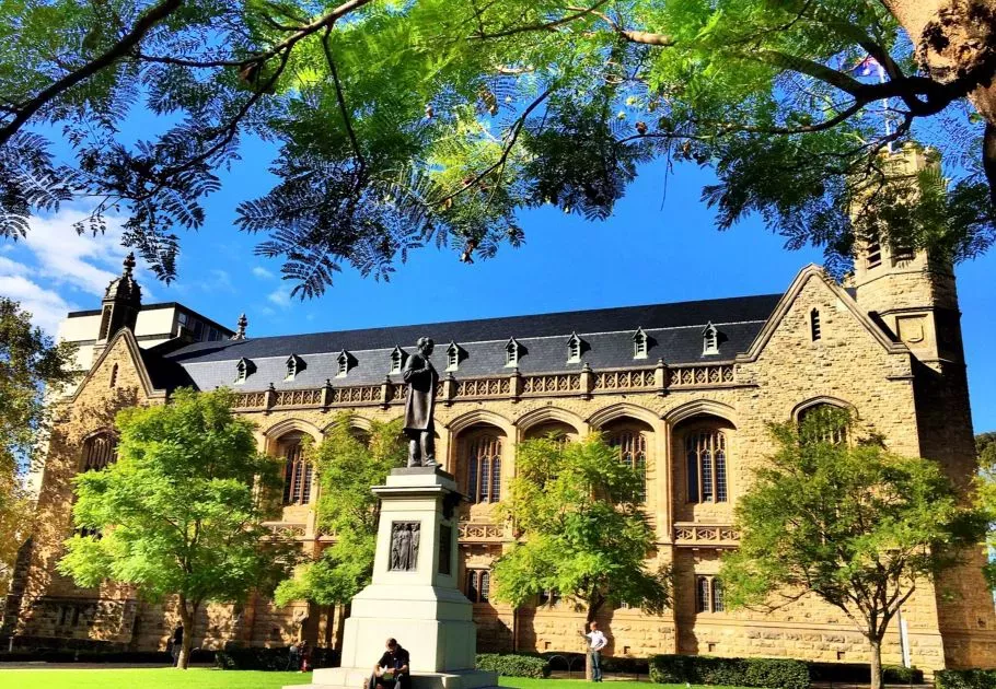 代写的日子是越来越有“判”头了，这几项红线在英留学千万别触碰